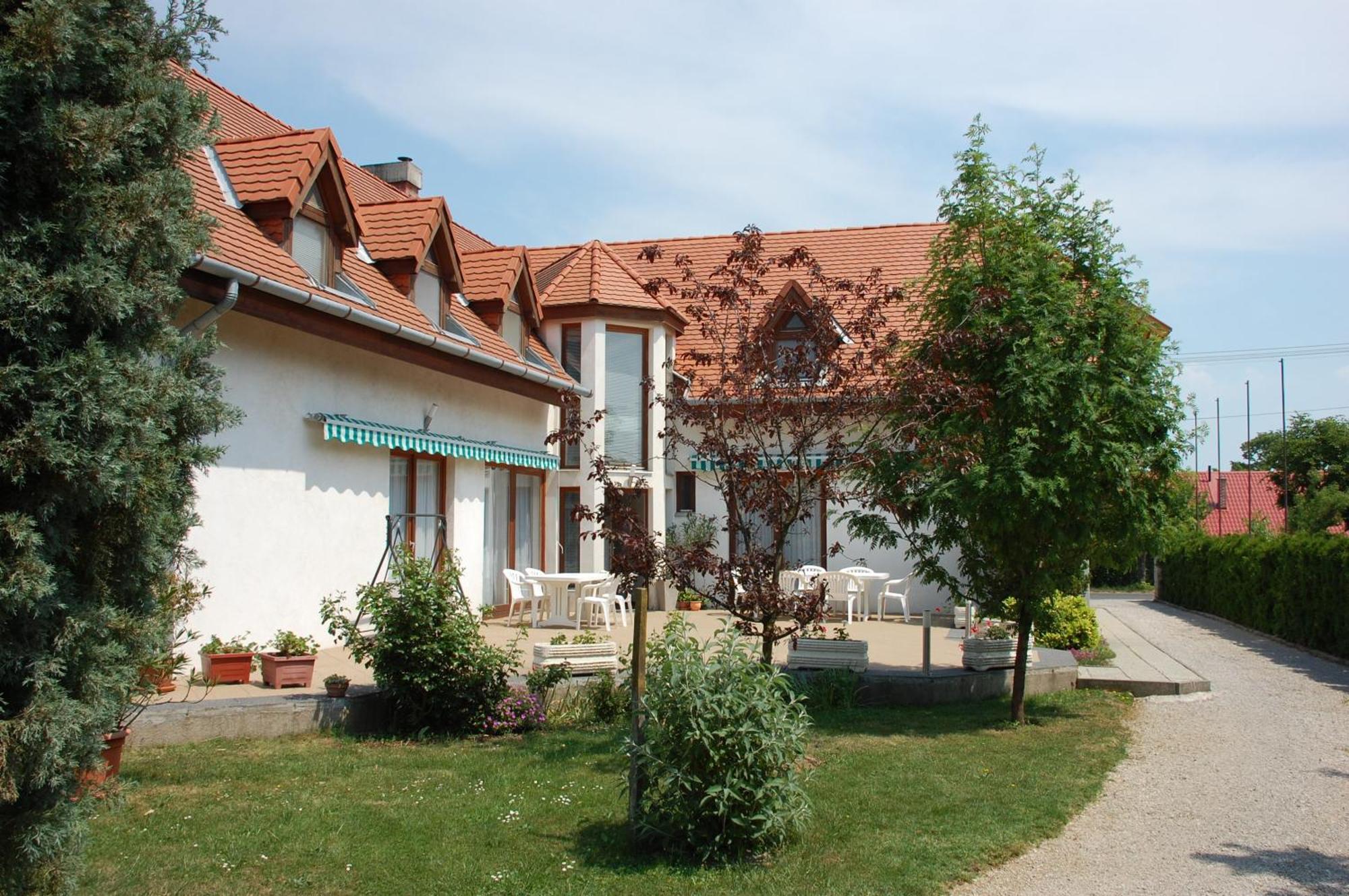 Balatongyörök 埃米尔旅馆酒店 外观 照片